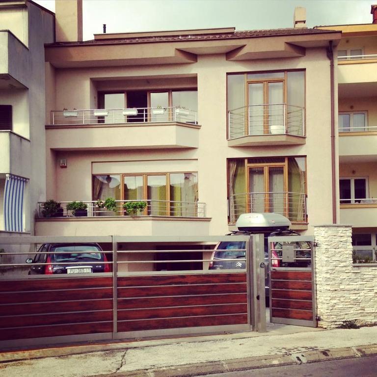 Apartment Aleksandra Pula Bagian luar foto